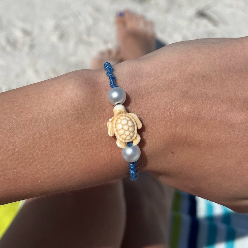 Handmade blue sea turtle pearl bracelet